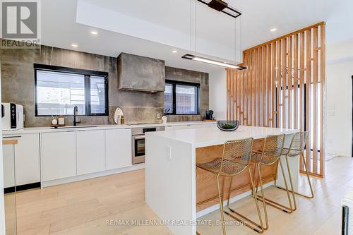 2498 Frankfield Road, Mississauga, ON - Indoor Photo Showing Kitchen With Upgraded Kitchen