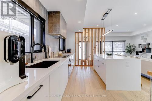 2498 Frankfield Road, Mississauga, ON - Indoor Photo Showing Kitchen