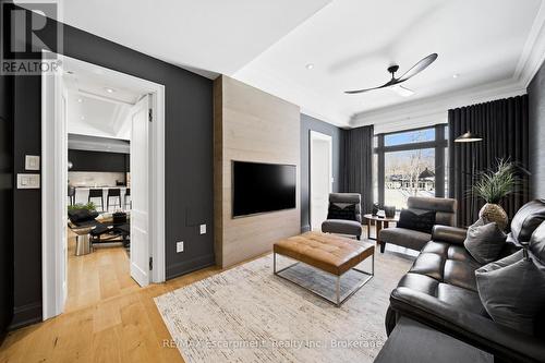 3205 Highpoint Court, Burlington, ON - Indoor Photo Showing Living Room