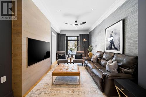 3205 Highpoint Court, Burlington, ON - Indoor Photo Showing Living Room
