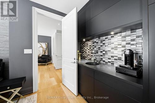 3205 Highpoint Court, Burlington, ON - Indoor