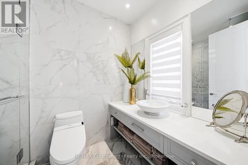 3205 Highpoint Court, Burlington, ON - Indoor Photo Showing Bathroom