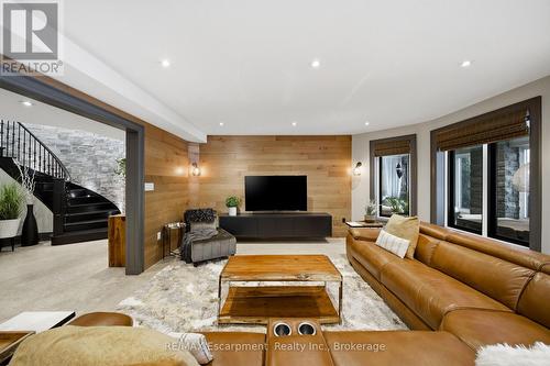 3205 Highpoint Court, Burlington, ON - Indoor Photo Showing Living Room