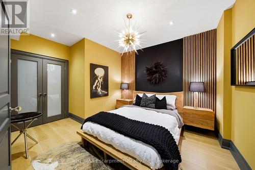 3205 Highpoint Court, Burlington, ON - Indoor Photo Showing Bedroom