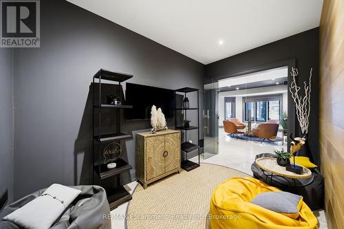 3205 Highpoint Court, Burlington, ON - Indoor