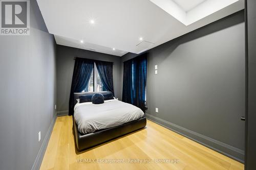 3205 Highpoint Court, Burlington, ON - Indoor