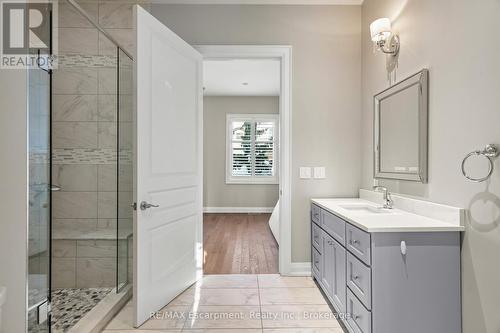 3205 Highpoint Court, Burlington, ON - Indoor Photo Showing Bathroom