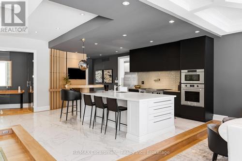 3205 Highpoint Court, Burlington, ON - Indoor Photo Showing Kitchen With Upgraded Kitchen