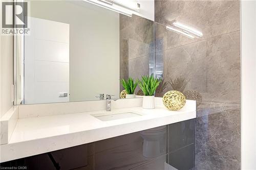 685 Meadowsweet Avenue, Waterloo, ON - Indoor Photo Showing Bathroom