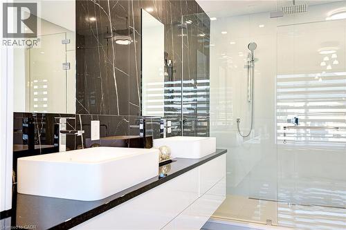 685 Meadowsweet Avenue, Waterloo, ON - Indoor Photo Showing Bathroom