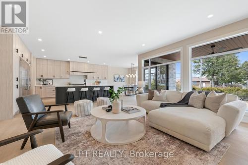 15 Briggs Avenue, Ottawa, ON - Indoor Photo Showing Living Room