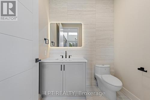 15 Briggs Avenue, Ottawa, ON - Indoor Photo Showing Bathroom