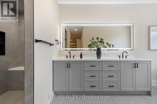 15 Briggs Avenue, Ottawa, ON - Indoor Photo Showing Bathroom