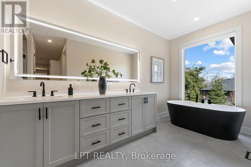 15 Briggs Avenue, Ottawa, ON - Indoor Photo Showing Bathroom