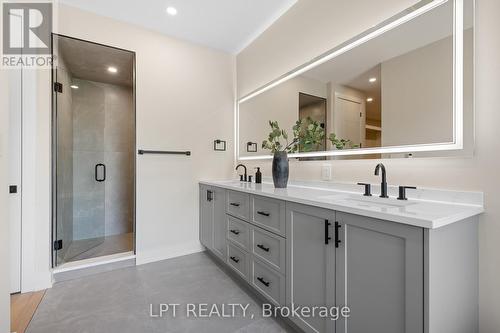 15 Briggs Avenue, Ottawa, ON - Indoor Photo Showing Bathroom