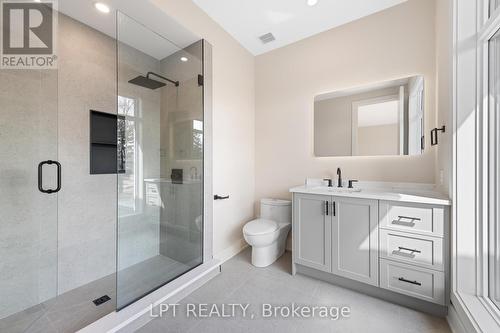 15 Briggs Avenue, Ottawa, ON - Indoor Photo Showing Bathroom