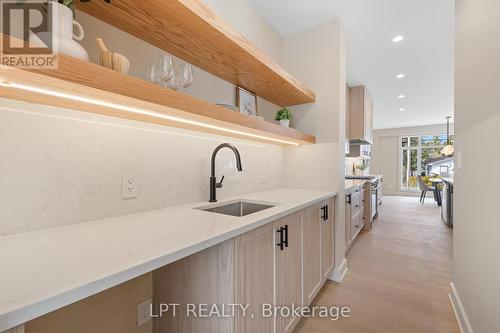 15 Briggs Avenue, Ottawa, ON - Indoor Photo Showing Kitchen