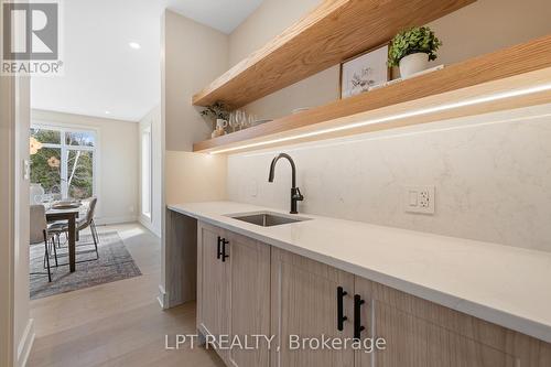 15 Briggs Avenue, Ottawa, ON - Indoor Photo Showing Kitchen