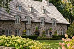 108 SANDRINGHAM DRIVE  Toronto, ON M3H 1C9