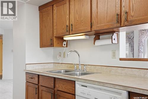 540 424 Spadina Crescent E, Saskatoon, SK - Indoor Photo Showing Kitchen With Double Sink
