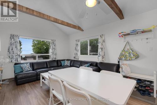 2026 Tiny Beaches Road S, Tiny, ON - Indoor