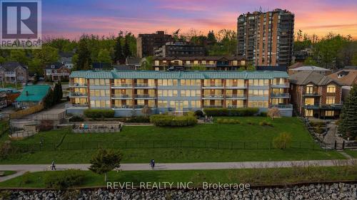 304 - 21 KEMPENFELT DRIVE  Barrie, ON L4M 1B8