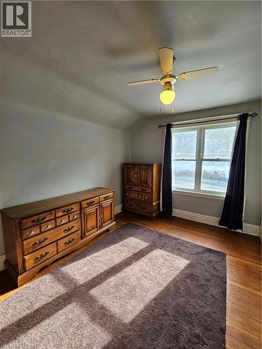 Bedroom featuring a ceiling fan, wood finished floors, and lofted ceiling - 253 Grosvenor Avenue S, Hamilton, ON - Indoor