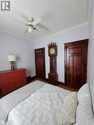 Bedroom featuring crown molding, ceiling fan, and a textured ceiling - 253 Grosvenor Avenue S, Hamilton, ON - Indoor Photo Showing Bedroom