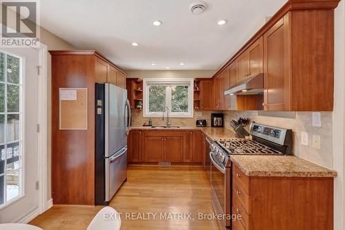 2586 Henley Street, Ottawa, ON - Indoor Photo Showing Kitchen