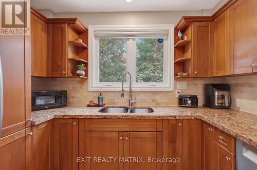 2586 Henley Street, Ottawa, ON - Indoor Photo Showing Kitchen With Double Sink