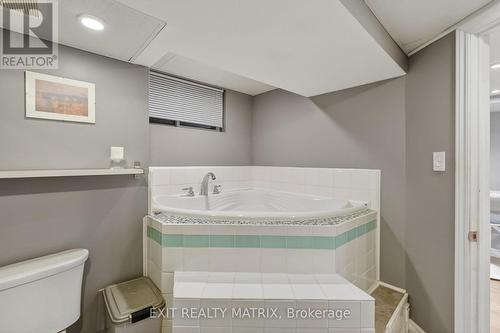 2586 Henley Street, Ottawa, ON - Indoor Photo Showing Bathroom