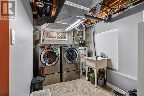 2586 Henley Street, Ottawa, ON - Indoor Photo Showing Laundry Room