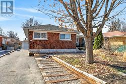 1318 ALBANY DRIVE  Ottawa, ON K2C 2L9