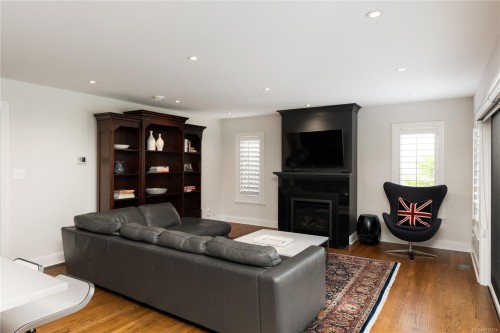 683 Mountjoy Ave, Oak Bay, BC 