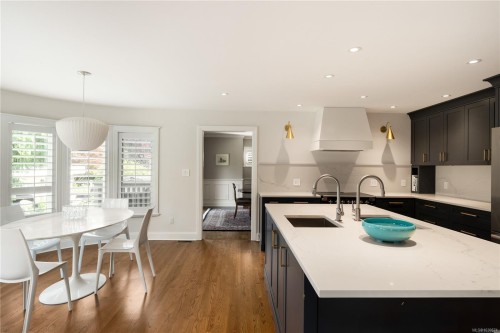 683 Mountjoy Ave, Oak Bay, BC 