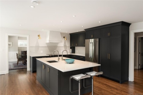 683 Mountjoy Ave, Oak Bay, BC 