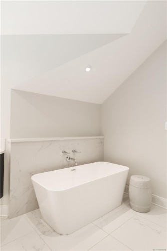 683 Mountjoy Ave, Oak Bay, BC 