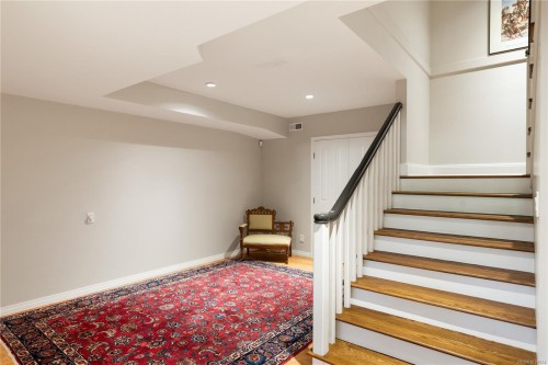 683 Mountjoy Ave, Oak Bay, BC 