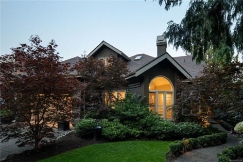 683 Mountjoy Ave, Oak Bay, BC 