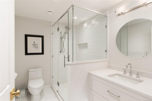 683 Mountjoy Ave, Oak Bay, BC 