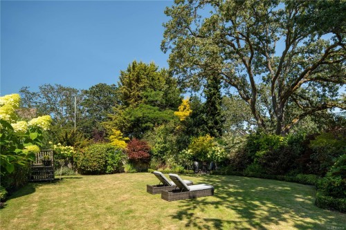 683 Mountjoy Ave, Oak Bay, BC 