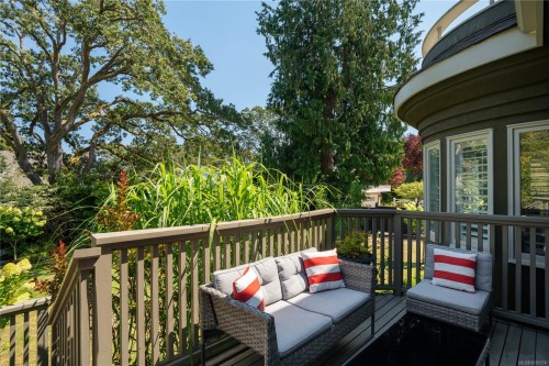 683 Mountjoy Ave, Oak Bay, BC 