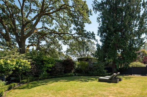 683 Mountjoy Ave, Oak Bay, BC 