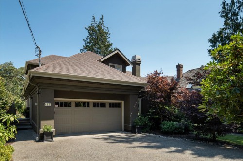 683 Mountjoy Ave, Oak Bay, BC 