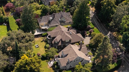 683 Mountjoy Ave, Oak Bay, BC 