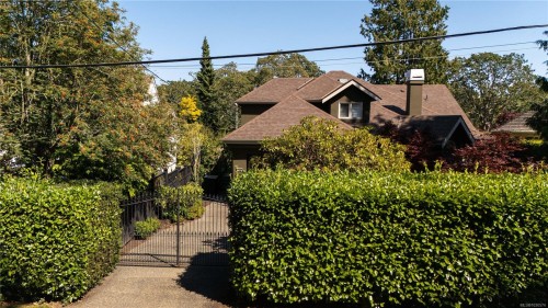 683 Mountjoy Ave, Oak Bay, BC 