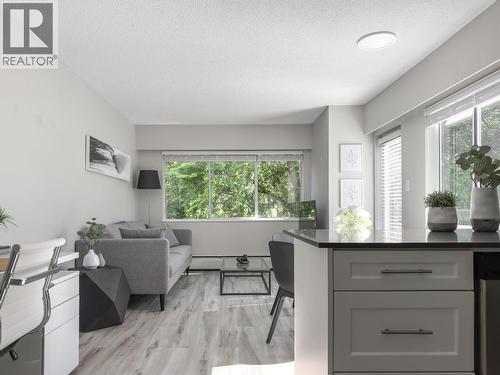 1923 Parker Street, Vancouver, BC - Indoor Photo Showing Living Room