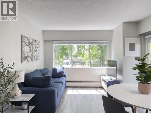 1923 Parker Street, Vancouver, BC - Indoor Photo Showing Living Room