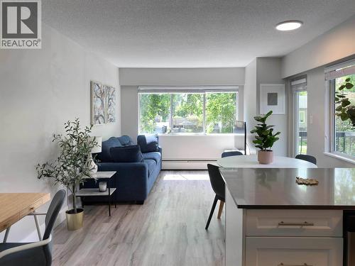 1923 Parker Street, Vancouver, BC - Indoor Photo Showing Living Room