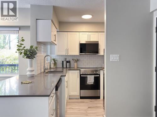 1923 Parker Street, Vancouver, BC - Indoor Photo Showing Kitchen
